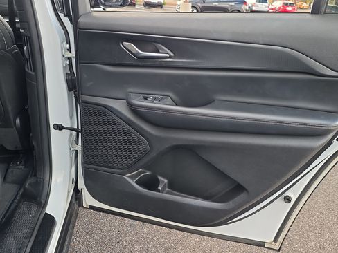 Used 2023 Jeep Grand Cherokee L Altitude image 25