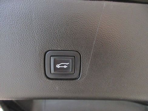 Used 2018 Chevrolet Traverse LT AWD/4WD image 38