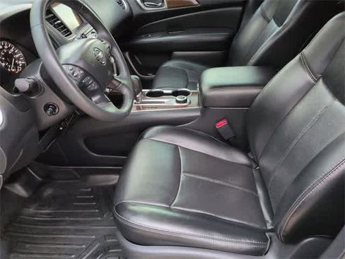 Used 2017 Nissan Pathfinder Platinum w/ Family Entertainment Package image 17