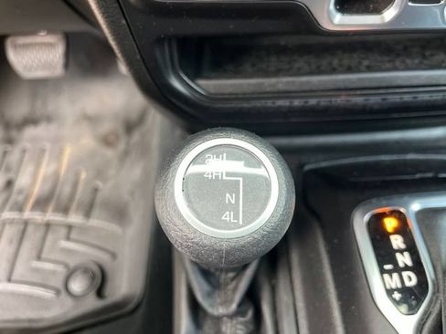 Used 2022 Jeep Gladiator Sport AWD/4WD image 24