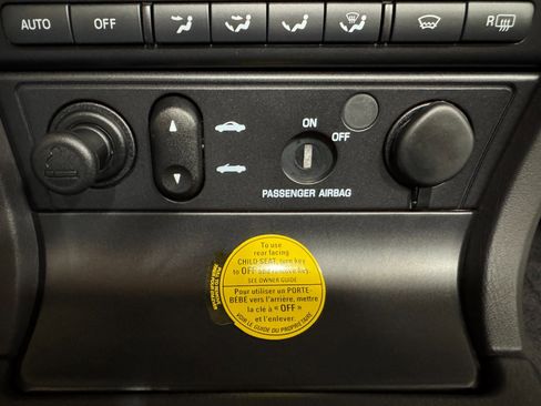 Used 2002 Ford Thunderbird image 41