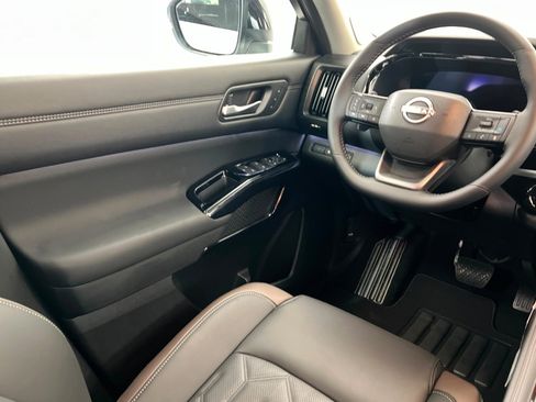 New 2026 Nissan Pathfinder Platinum image 11