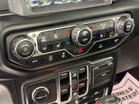 Used 2023 Jeep Wrangler Unlimited Sahara w/ Cold Weather Group AWD/4WD image 16