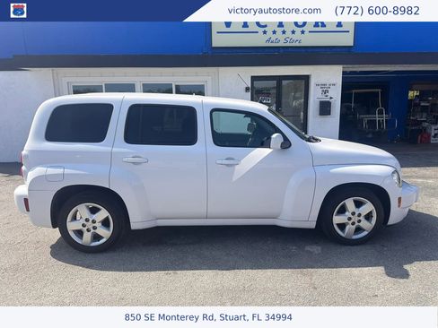 Used 2011 Chevrolet HHR LT image 8