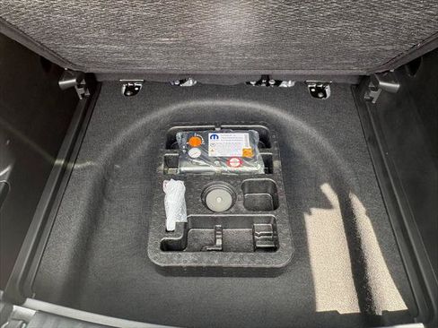 Certified 2025 Jeep Compass Limited AWD/4WD image 12