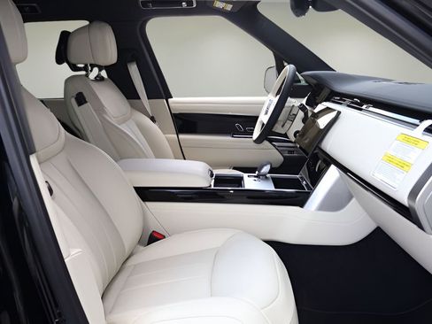 New 2026 Land Rover Range Rover Long Wheelbase SE AWD/4WD image 18