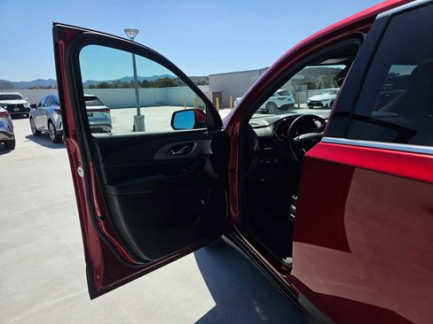Used 2023 Chevrolet Traverse LT FWD image 21