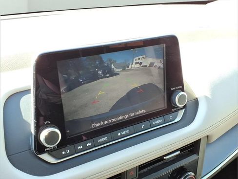 Used 2023 Nissan Rogue SV FWD image 10