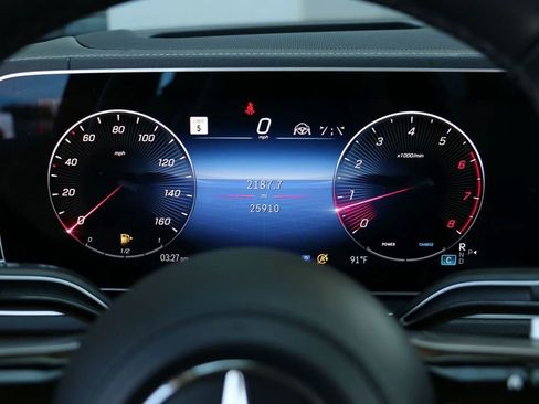 Used 2025 Mercedes-Benz GLS 450 4MATIC image 11