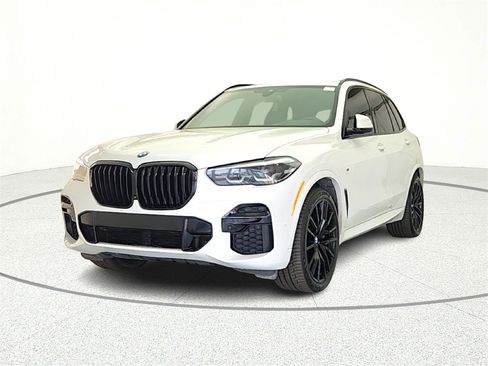 Used 2022 BMW X5 M50i image 3