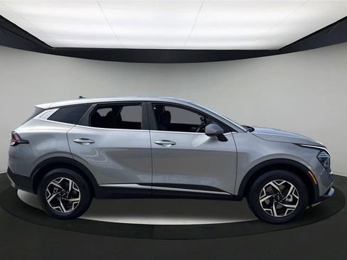 Used 2024 Kia Sportage LX image 4