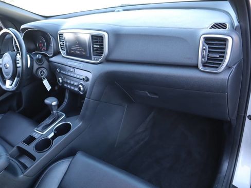 Used 2020 Kia Sportage S image 37