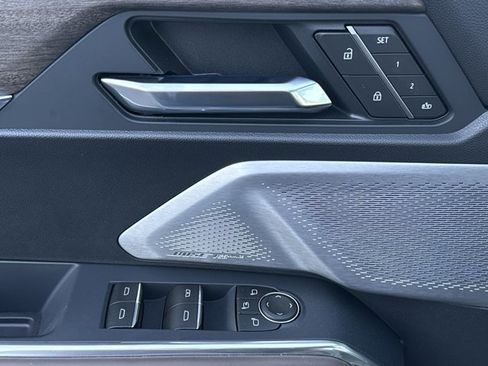 New 2026 GMC Acadia Denali Ultimate w/ LPO, Floor Liner Package image 19