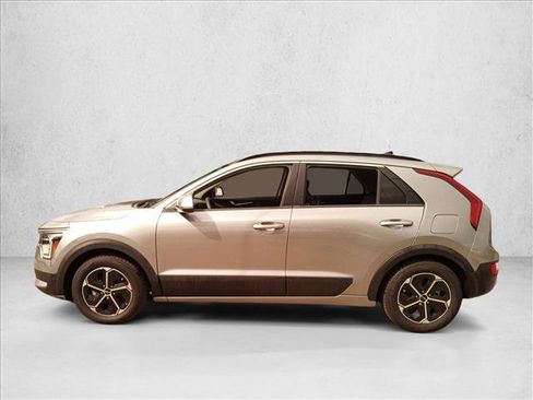 Used 2023 Kia Niro LX FWD image 8
