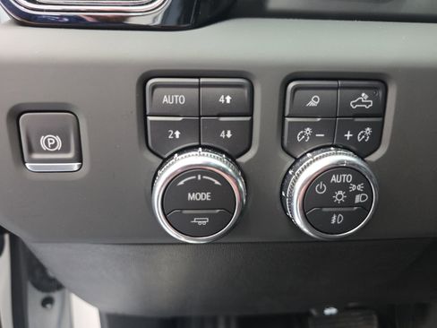 Used 2025 GMC Sierra 1500 AT4 w/ AT4 Premium Package AWD/4WD image 40