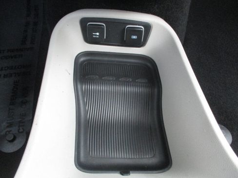 Used 2017 Chrysler Pacifica Touring-L image 29