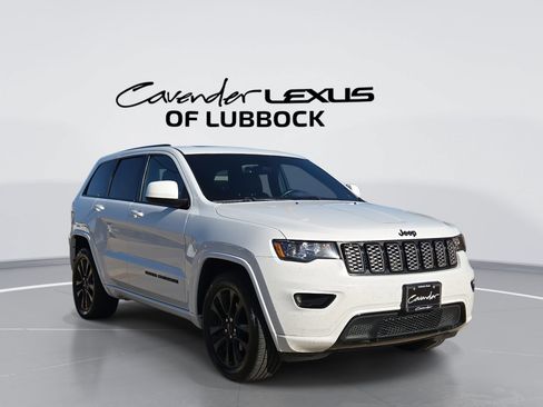 Used 2017 Jeep Grand Cherokee Altitude RWD image 1