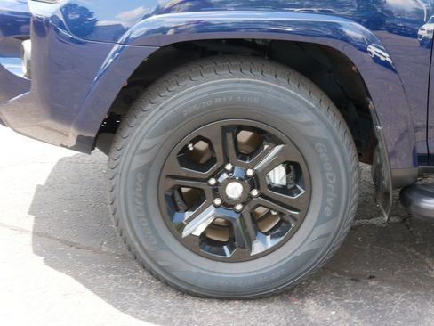 Used 2016 Toyota 4Runner SR5 Premium AWD/4WD image 8