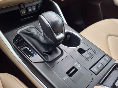 Used 2021 Toyota Highlander XLE FWD image 15