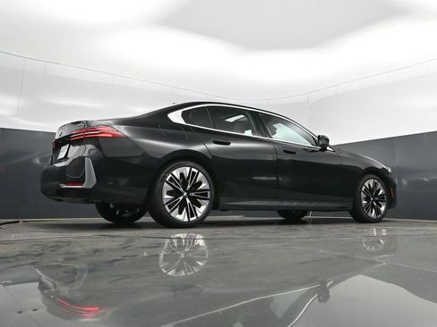 Certified 2025 BMW 530i image 42