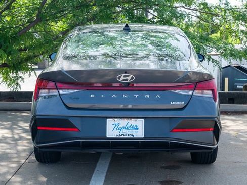 Certified 2025 Hyundai Elantra Limited FWD image 31