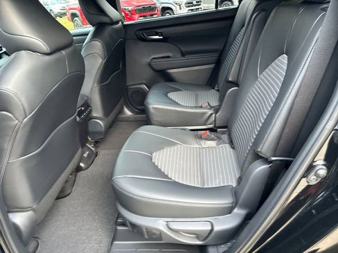 New 2026 Toyota Highlander XSE image 16