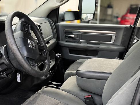 Used 2018 RAM 3500 SLT AWD/4WD image 11