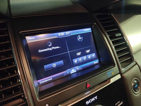 Used 2013 Ford Taurus SHO image 9