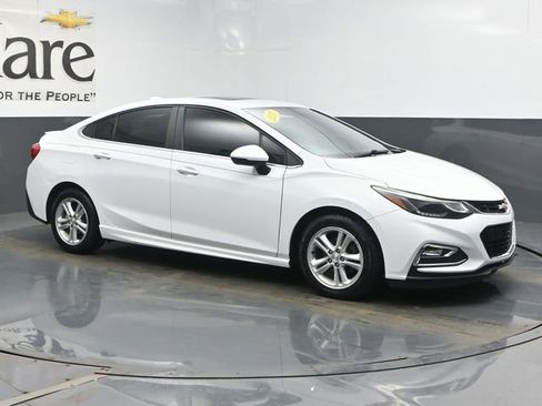 Used 2017 Chevrolet Cruze LT w/ Sun And Sound Package image 6