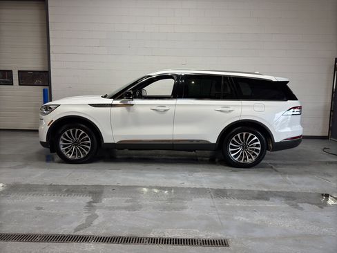 Used 2023 Lincoln Aviator Reserve w/ Equipment Group 201A image 2