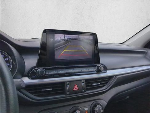 Used 2022 Kia Forte LXS image 9