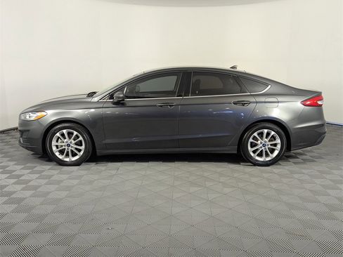 Used 2020 Ford Fusion SE image 4