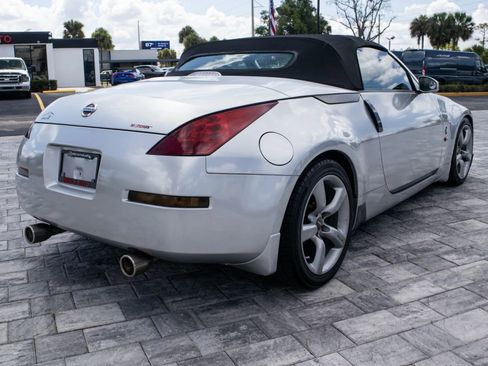 Used 2006 Nissan 350Z Touring RWD image 8