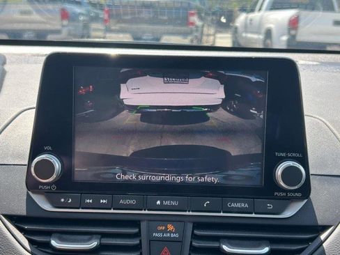 Used 2025 Nissan Altima 2.5 S FWD image 16