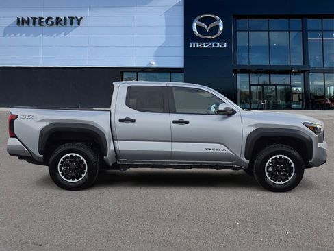 Used 2025 Toyota Tacoma TRD Off-Road image 3