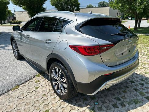 Used 2018 INFINITI QX30 Premium w/ Navigation Package AWD/4WD image 7