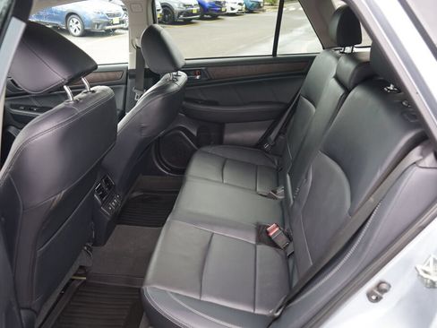 Used 2019 Subaru Outback 3.6R Limited AWD/4WD image 19