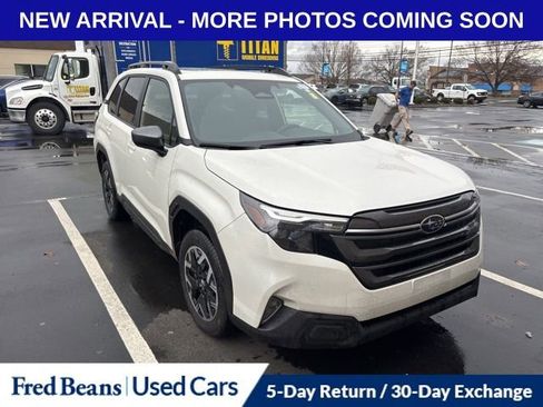 Used 2025 Subaru Forester Premium image 3