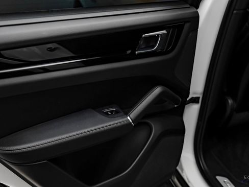 Used 2023 Porsche Cayenne image 79