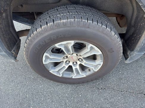 Used 2025 GMC Sierra 1500 SLT image 8