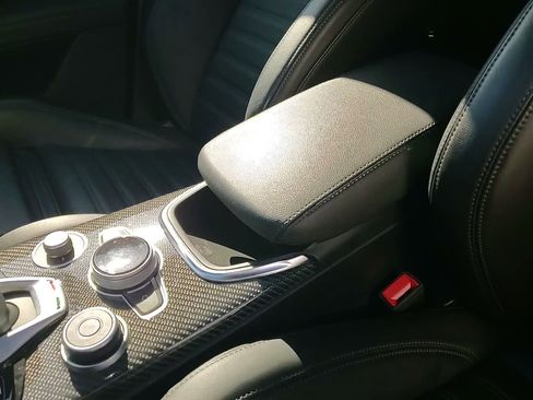 Used 2023 Alfa Romeo Stelvio Quadrifoglio image 33