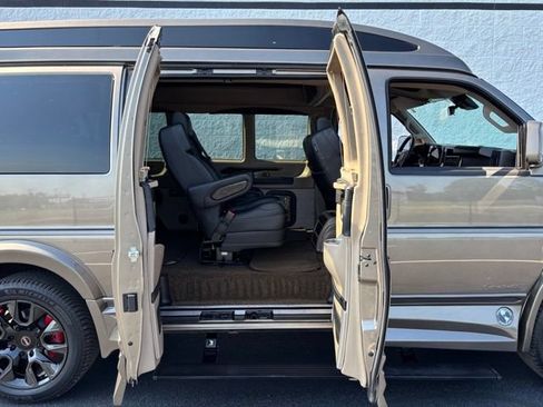 Used 2025 GMC Savana 2500 w/ Driver Convenience Package RWD image 7