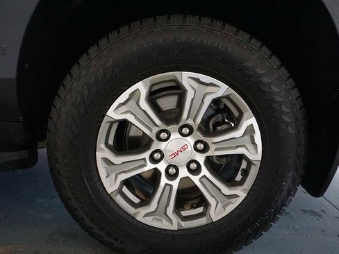 Used 2024 GMC Yukon XL SLE image 11