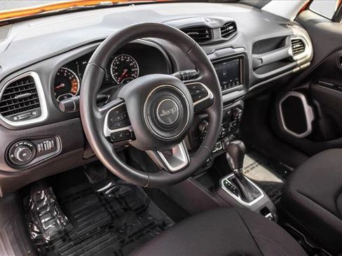 Used 2019 Jeep Renegade Latitude AWD/4WD image 10