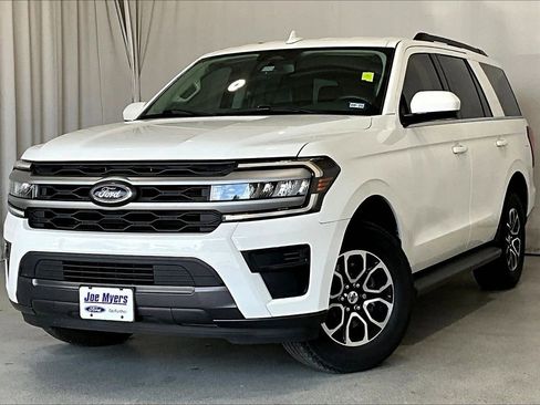 Used 2024 Ford Expedition XLT image 2