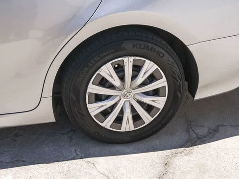 Used 2019 Toyota Camry LE FWD image 6
