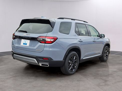 New 2025 Honda Pilot Touring image 2