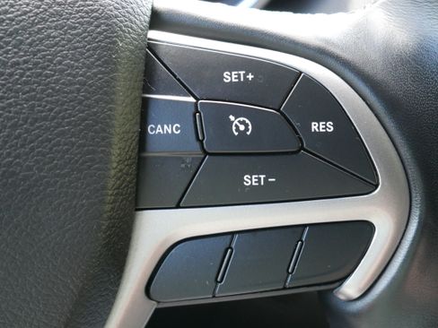 Used 2022 Jeep Grand Cherokee Laredo X AWD/4WD image 26