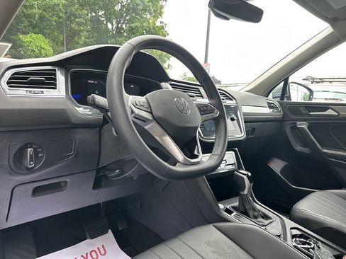 Certified 2024 Volkswagen Tiguan SE AWD/4WD image 11