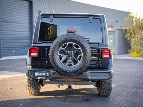 Used 2018 Jeep Wrangler Unlimited Sahara w/ Uconnect 4C Nav & Sound Group image 8